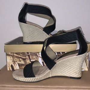 Via Neroli Stretchy black wedge platform sandals